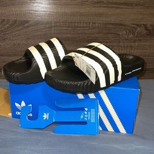 New Men's Black Adidas Adilette 22 Slides (13)